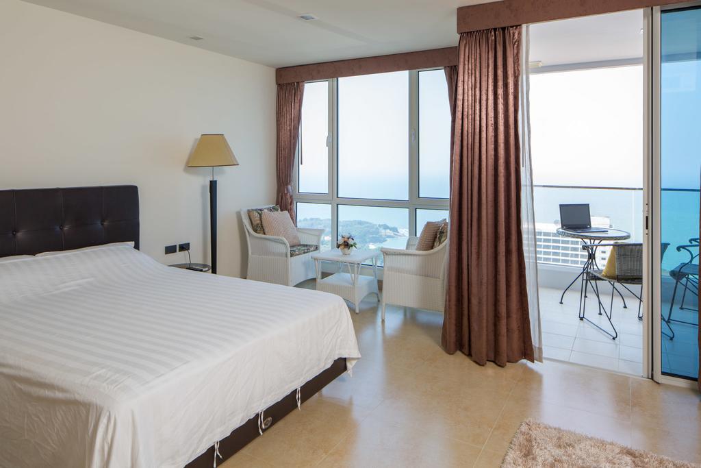 The Cliff Residence Condo Pattaya Room photo